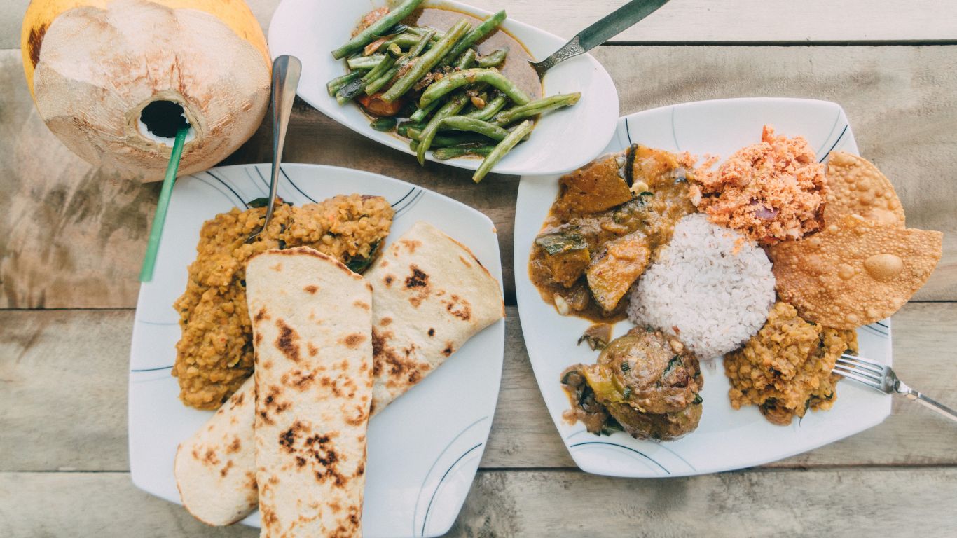 Sri Lankan Food Guide 2026: Must-Try Dishes, Street Food Spots & Culinary Tours